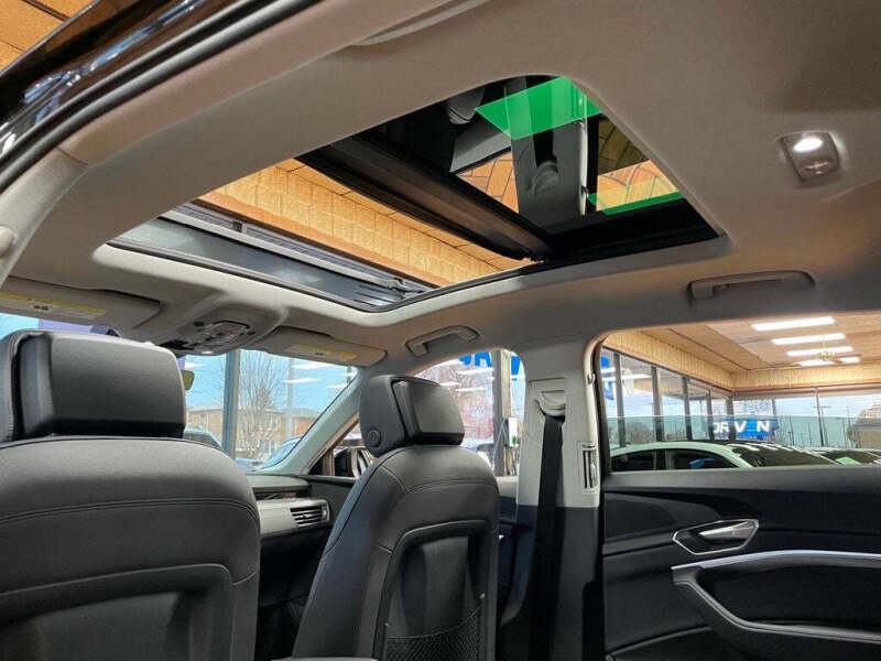 2021 Audi e-tron quattro Premium