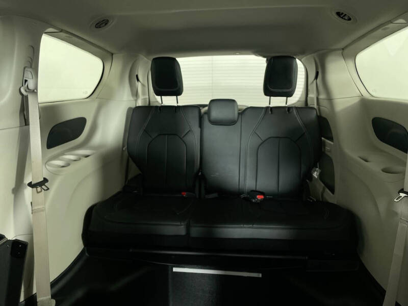 2024 Chrysler Voyager LX