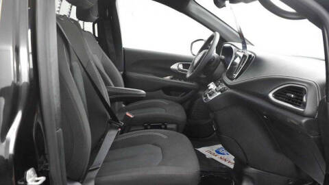 2024 Chrysler Pacifica Touring