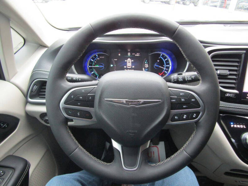 2023 Chrysler Pacifica Plug-In Hybrid Touring L