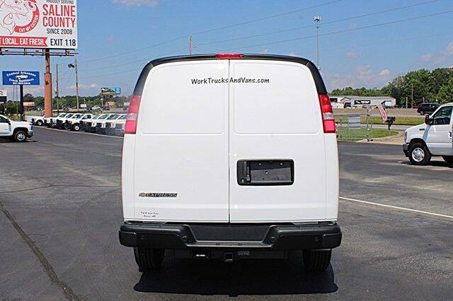 2025 Chevrolet Express 3500