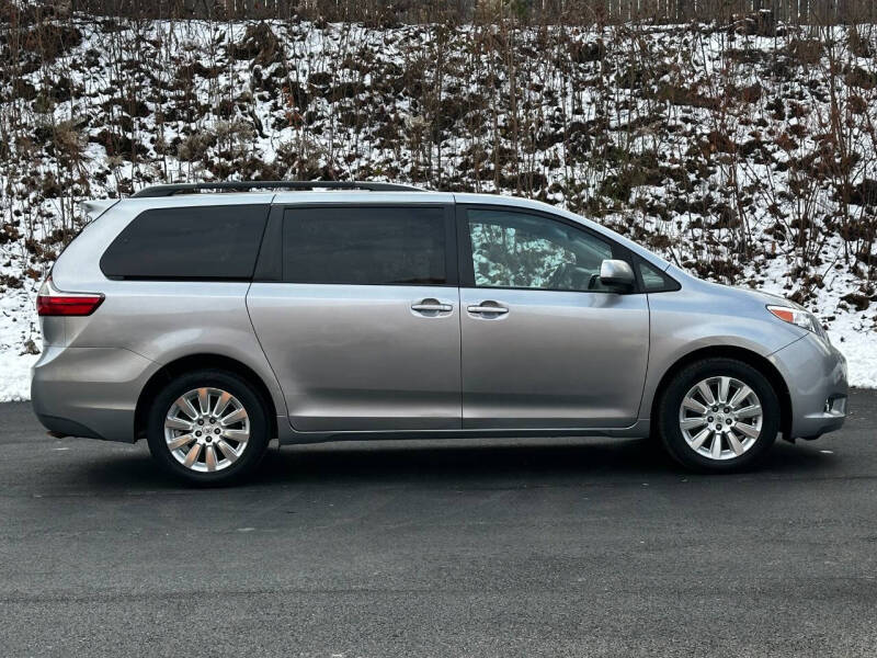 2015 Toyota Sienna LE 7-Passenger