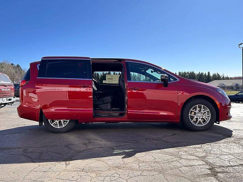 2026 Chrysler Voyager LX
