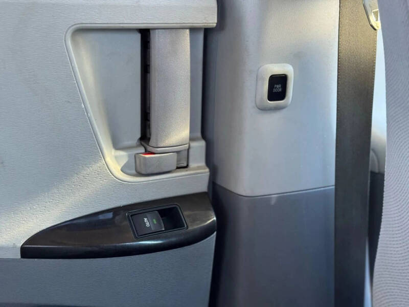 2014 Toyota Sienna LE 7-Passenger