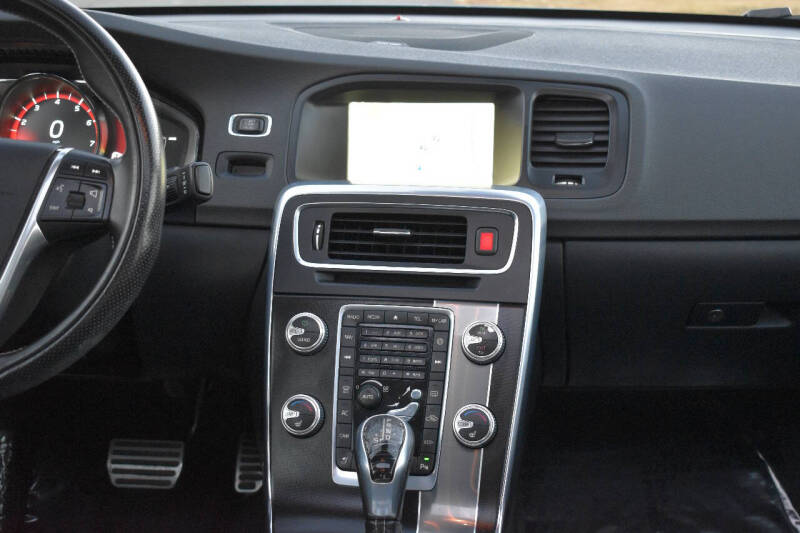 2016 Volvo S60 T5 Drive-E R-Design SE