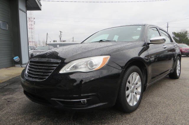 2013 Chrysler 200 Limited's photo