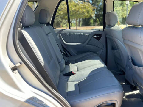 2000 Mercedes-Benz M-Class ML 320