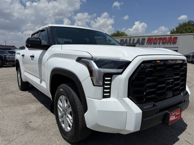 2022 Toyota Tundra SR5's photo