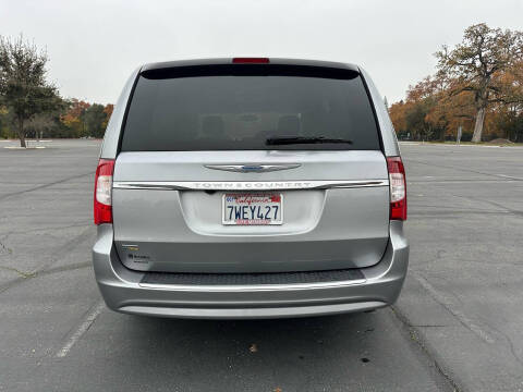 2016 Chrysler Town and Country Touring