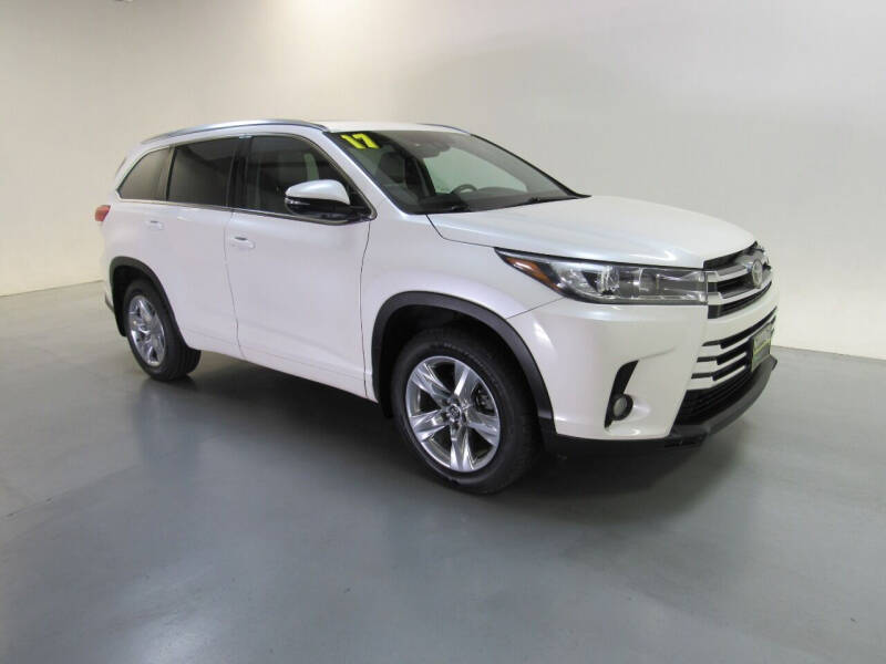 2017 Toyota Highlander for sale at Salinausedcars.com in Salina KS