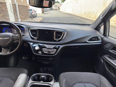 2020 Chrysler Pacifica Touring