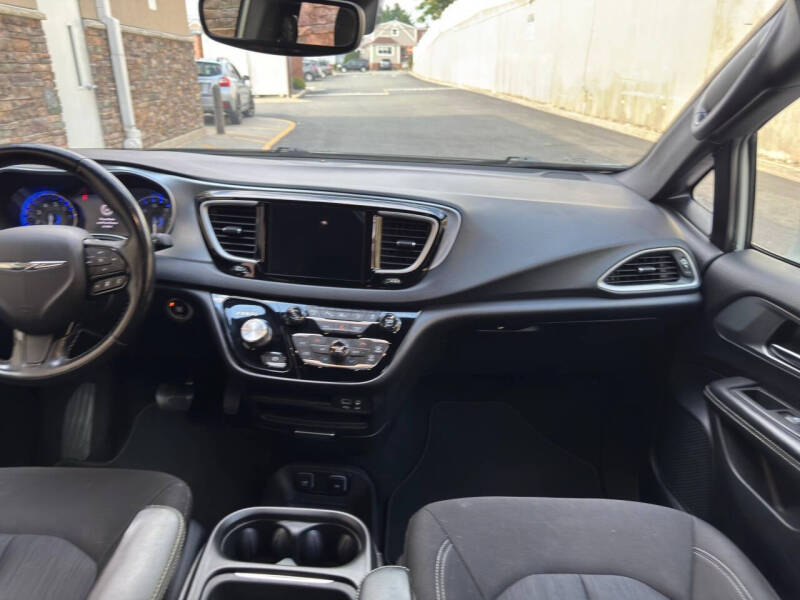2020 Chrysler Pacifica Touring