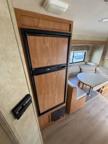 2008 Winnebago Access 26’ With Slide Low Mile