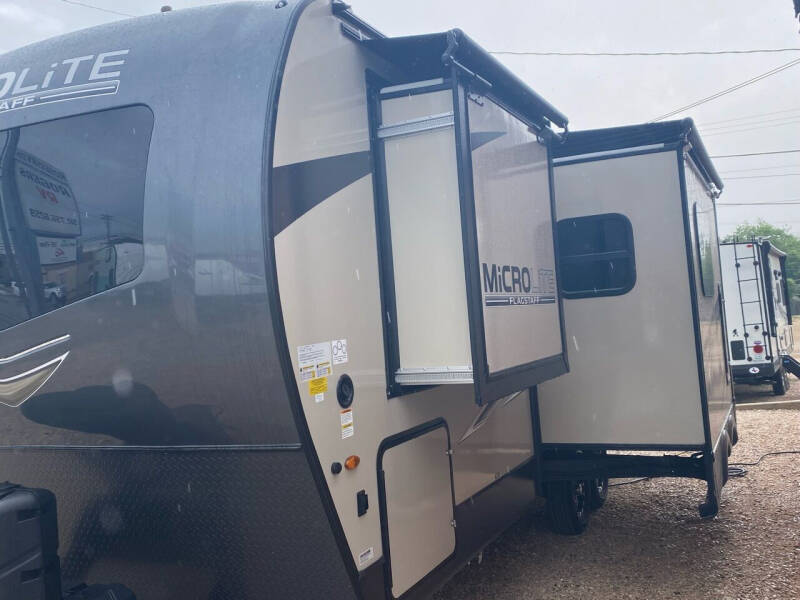 2022 Forest River FLAGSTAFF MICROLITE 25BSDS for sale at ROGERS RV in Burnet TX
