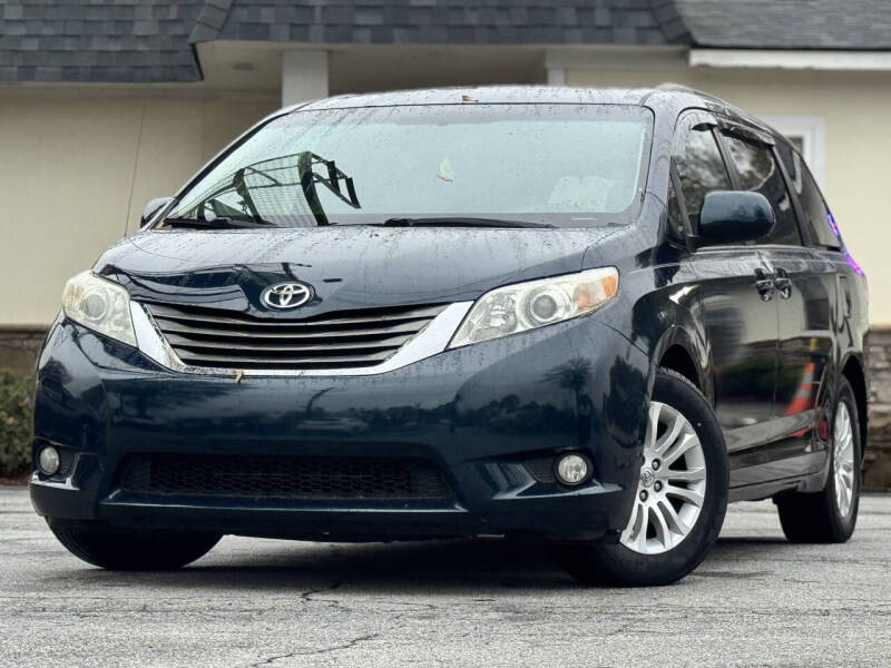 2012 Toyota Sienna XLE 7-Passenger Auto Access Seat