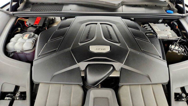 2023 Porsche Cayenne Platinum Edition