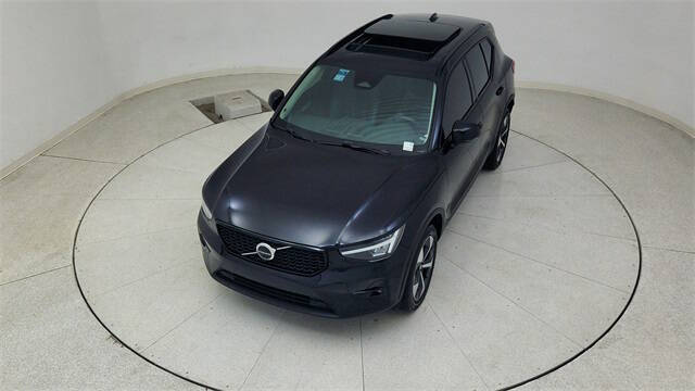 2024 Volvo XC40 B5 Plus Dark Theme