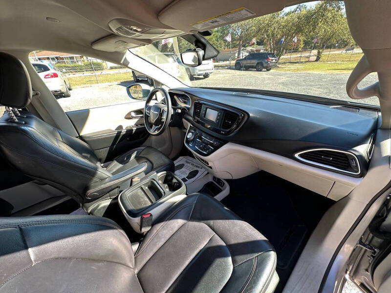 2017 Chrysler Pacifica Touring-L