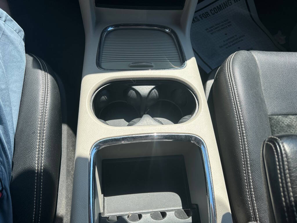 White 2017 Dodge Grand Caravan SXT SXT 4dr Mini-Van 21