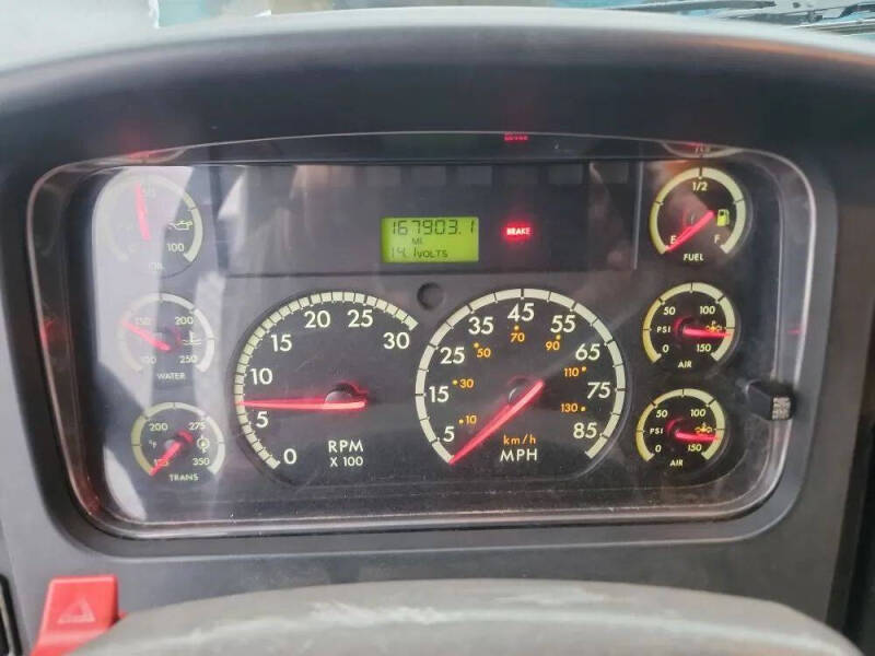 2004 Freightliner M2 106