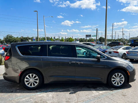 2017 Chrysler Pacifica Touring