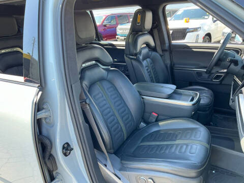 2024 Rivian R1S