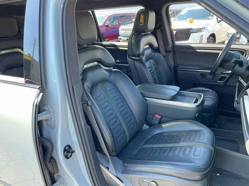 2024 Rivian R1S