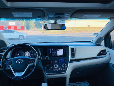 2016 Toyota Sienna XLE 8-Passenger