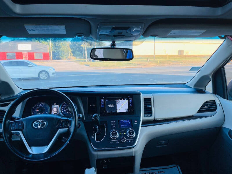 2016 Toyota Sienna XLE 8-Passenger