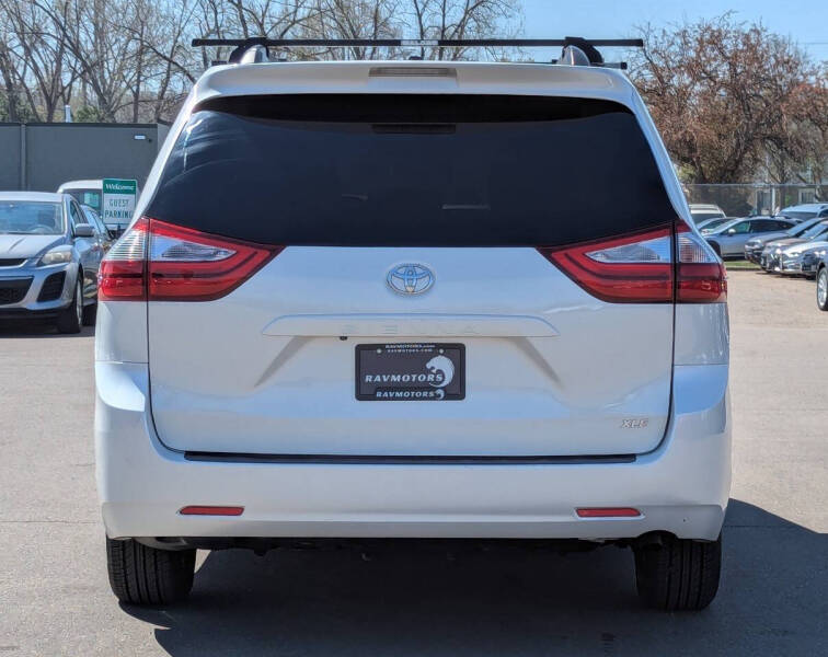 2017 Toyota Sienna XLE 8-Passenger