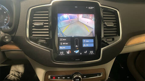 2022 Volvo XC90 T6 Momentum 7-Passenger