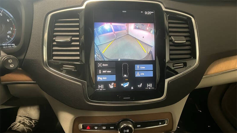 2022 Volvo XC90 T6 Momentum 7-Passenger