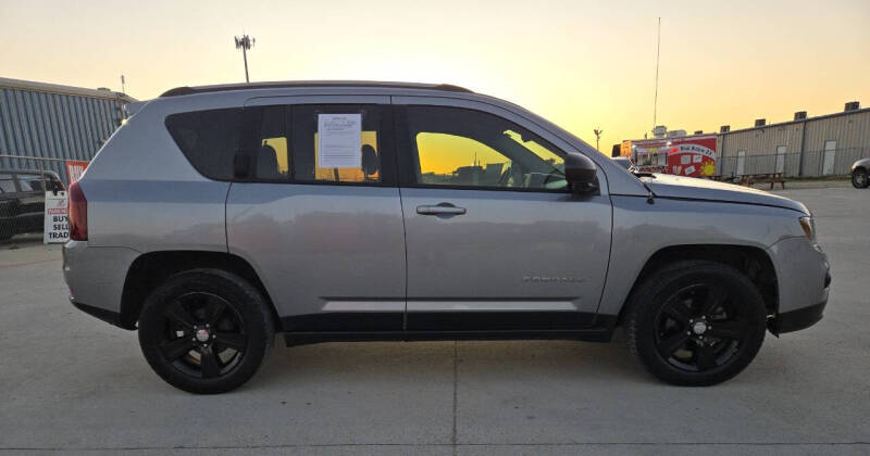 2017 Jeep Compass Sport photo 9