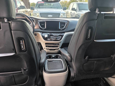 2017 Chrysler Pacifica Touring-L Plus