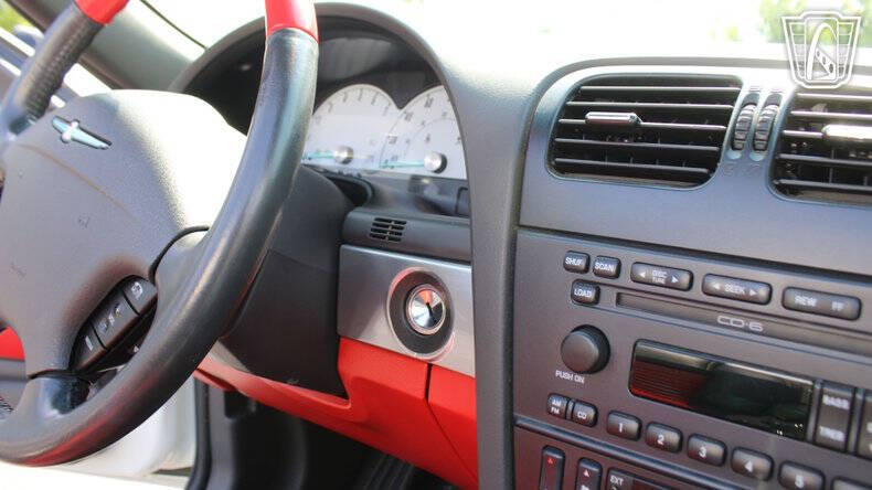 2002 Ford Thunderbird Deluxe