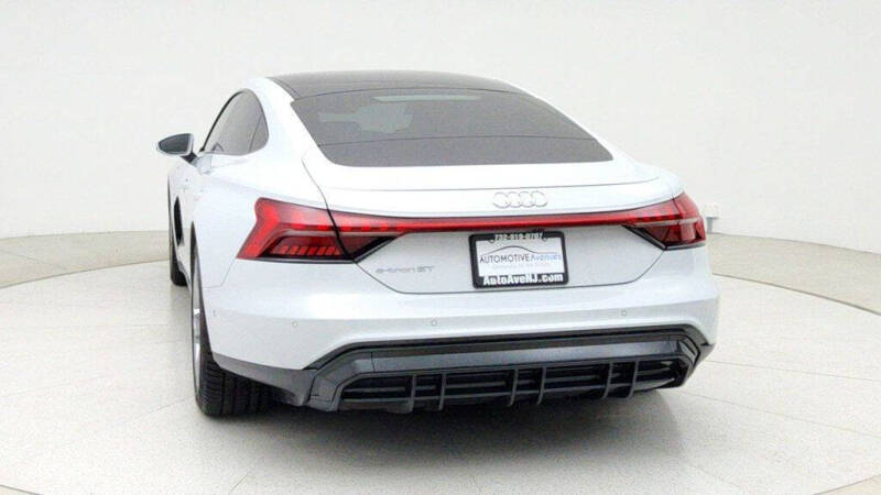 2024 Audi e-tron GT quattro Prestige