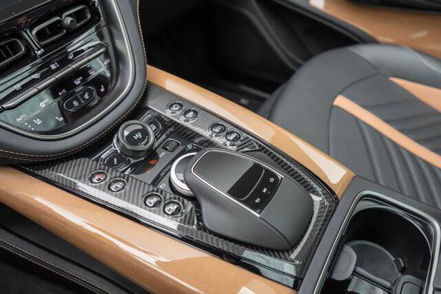 2023 Aston Martin DBX 34