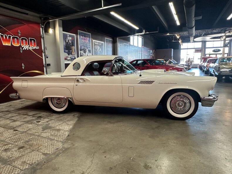 1957 Ford Thunderbird