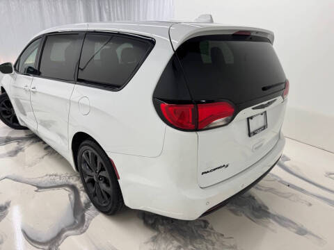 2020 Chrysler Pacifica Touring