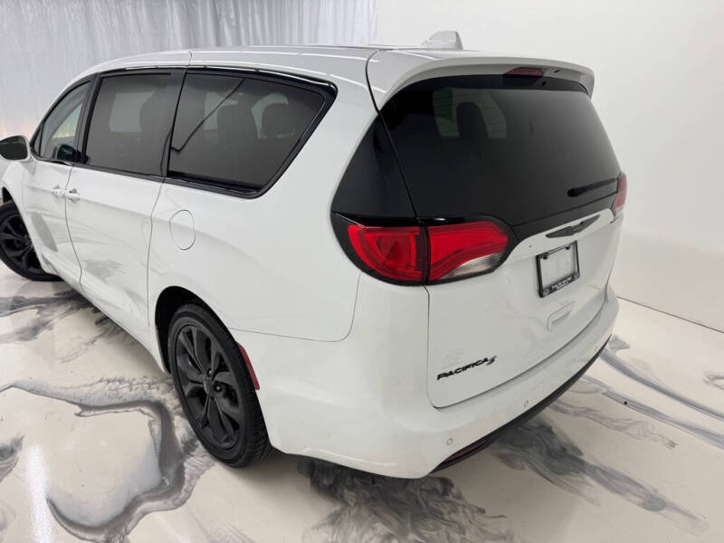 2020 Chrysler Pacifica Touring