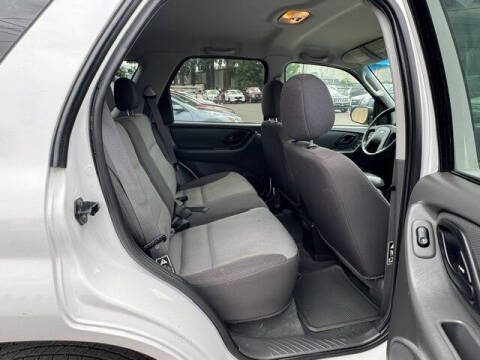 2003 Ford Escape XLS Popular