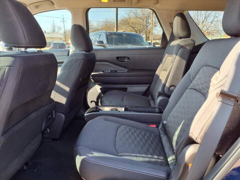 2024 Nissan Pathfinder SV