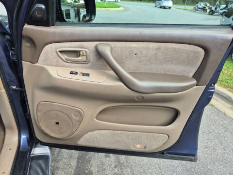 2004 Toyota Sequoia SR5