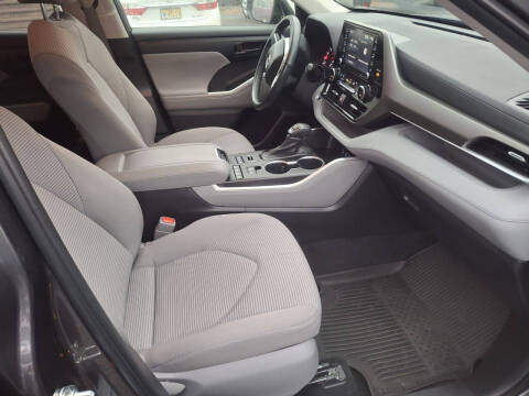 2022 Toyota Highlander LE