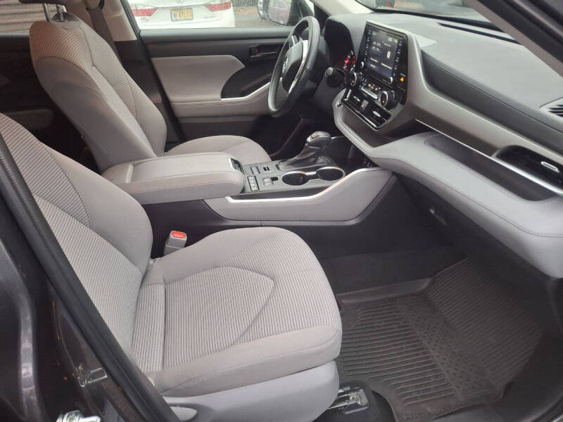 2022 Toyota Highlander LE