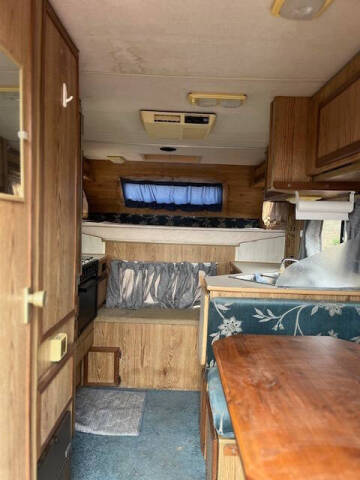 1991 Cascade 10 Ft Truck Camper