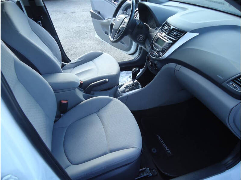 2013 Hyundai Accent SE