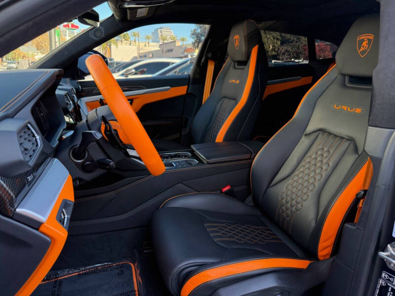 2023 Lamborghini Urus S