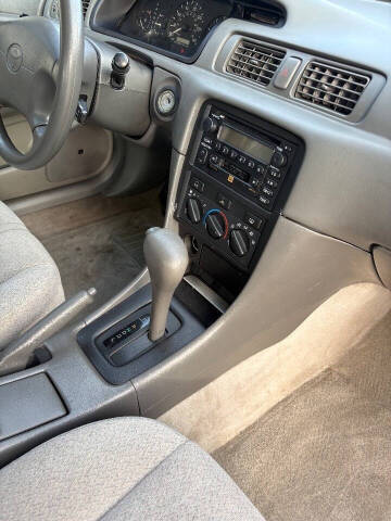 2001 Toyota Camry LE V6