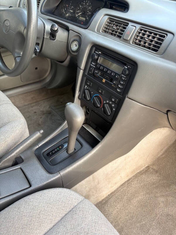 2001 Toyota Camry LE V6